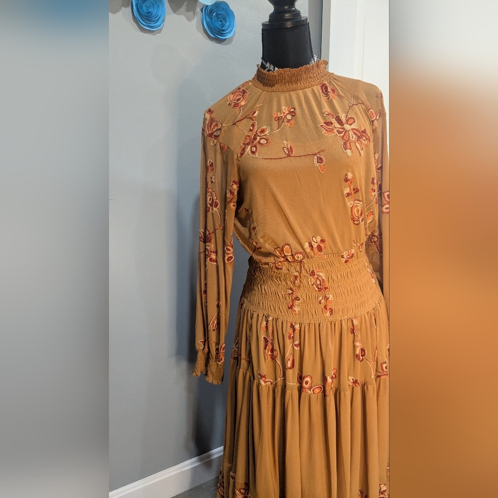 💚 Fig and Flower Floral Long Sleeve Dress - Picture 2 of 7